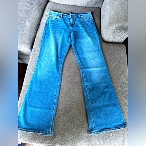 GAP 32 regular, perfect boot, medium blue jeans.